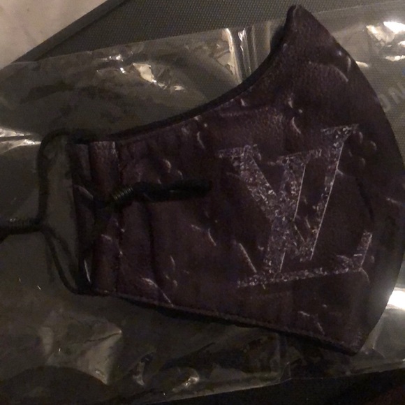 Louis Vuitton face mask - Picture 1 of 4